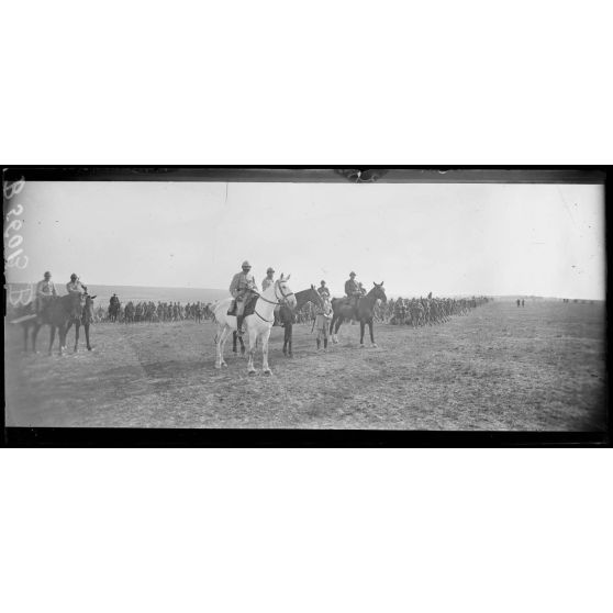 Le colonel Boyé à la tête du 8e bataillon de chasseurs. [légende d'origine]