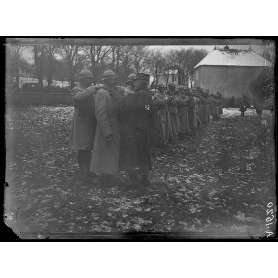 Villersexel. Le Général Nivelle remet au Général Débeney la cravate de commandeur de la légion d'honneur. [légende d'origine]