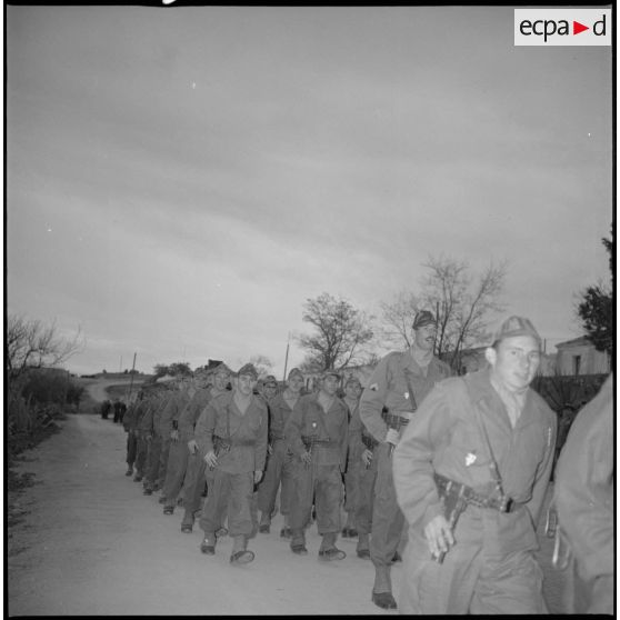 Défilé des troupes. [légende d'origine]