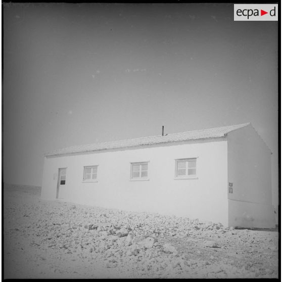 Vue d'une école. [légende d'origine]