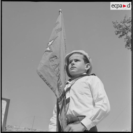 Portrait d'un jeune scout. [légende d'origine]