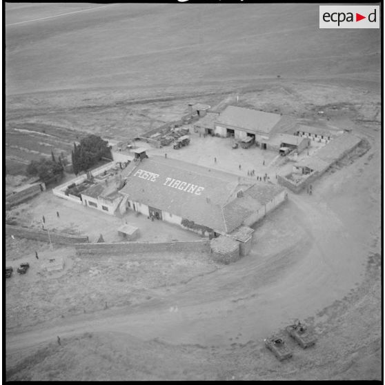 Vue aérienne du poste de Tircine. [légende d'origine]