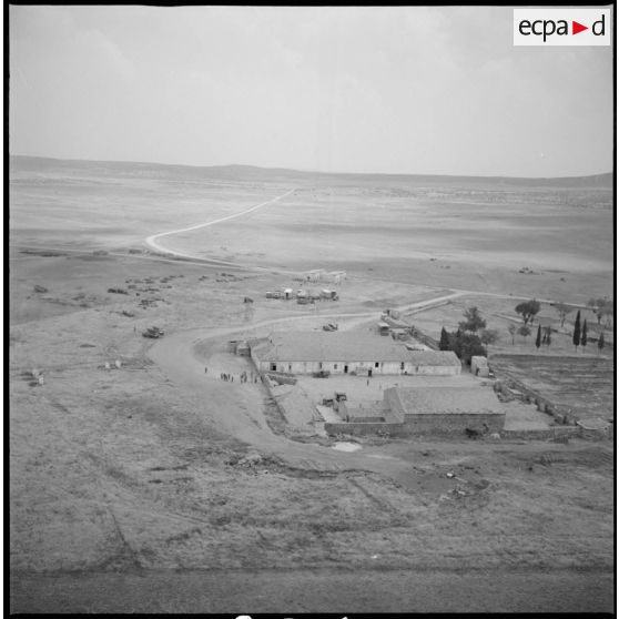 Vue aérienne du poste de Tircine. [légende d'origine]