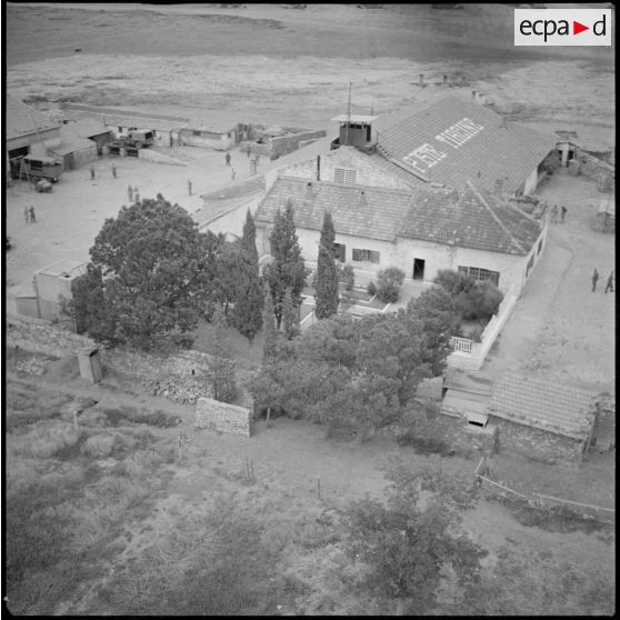 Vue aérienne du poste de Tircine. [légende d'origine]