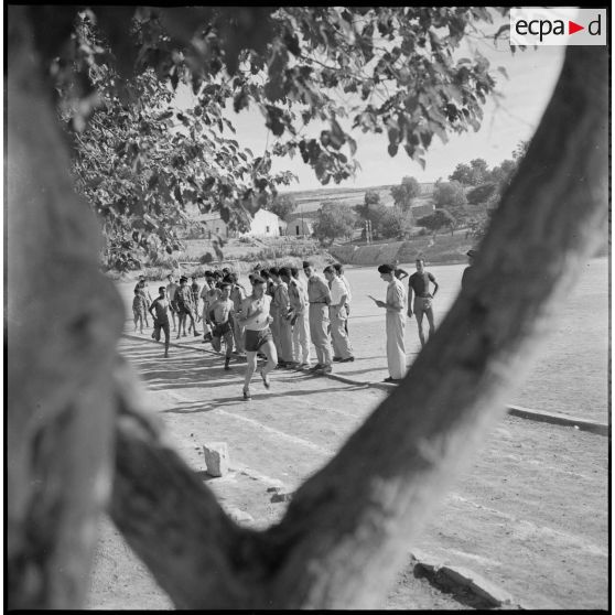 Epreuve de course à pied au Camp des chasseurs du 8e RIM. [légende d'origine]