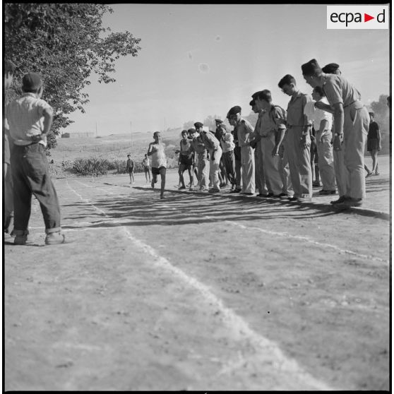 Epreuve de course à pied au Camp des chasseurs du 8e RIM. [légende d'origine]