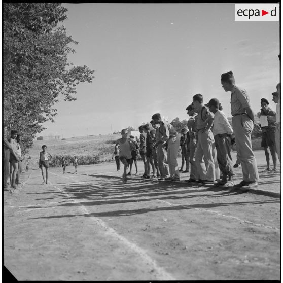 Epreuve de course à pied au Camp des chasseurs du 8e RIM. [légende d'origine]
