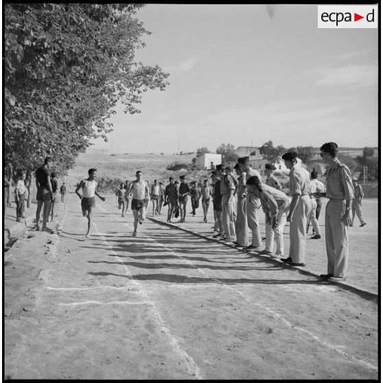 Epreuve de course à pied au Camp des chasseurs du 8e RIM. [légende d'origine]