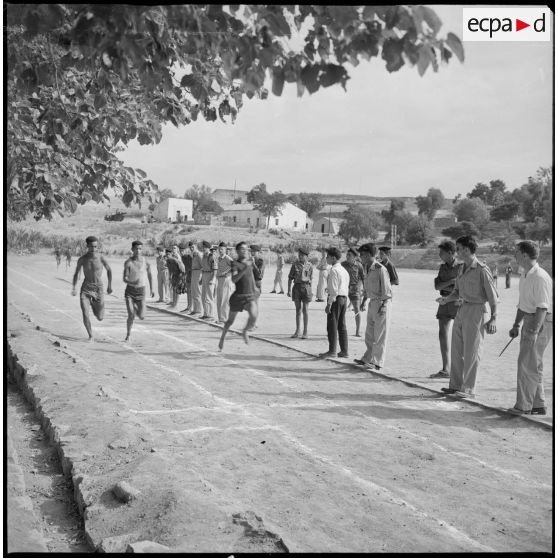 Epreuve de course à pied au Camp des chasseurs du 8e RIM. [légende d'origine]