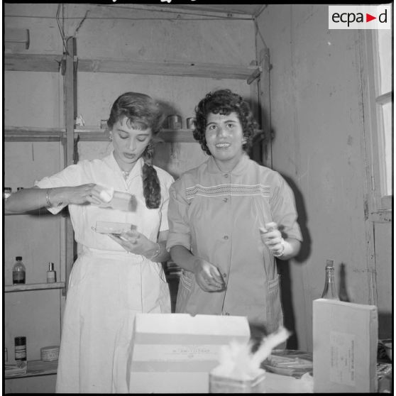 [Portrait de deux femmes des équipes médico-sociales itinérantes.]