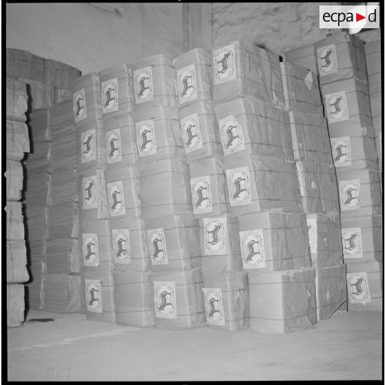 [Papeterie d'Aïn-el-Hadjar. Vue sur un stock de papier.]