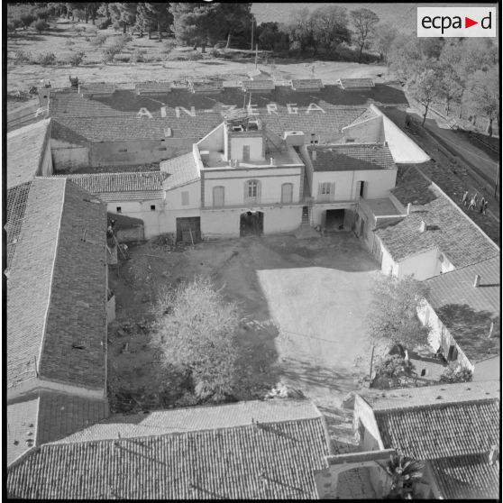 [Vue aérienne de la ferme d'Aïn Zerga.]