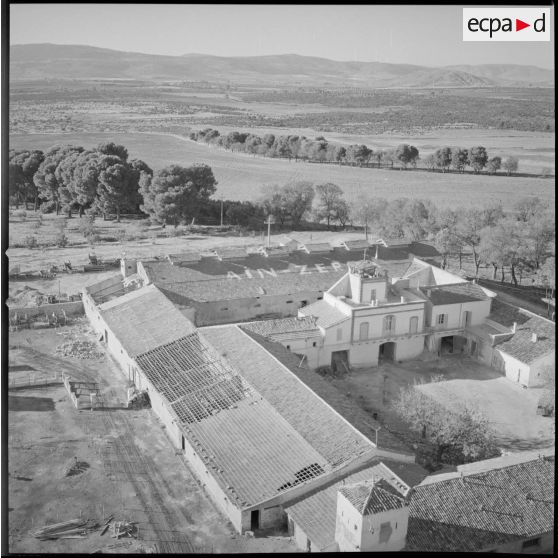 [Vue aérienne de la ferme d'Aïn Zerga.]
