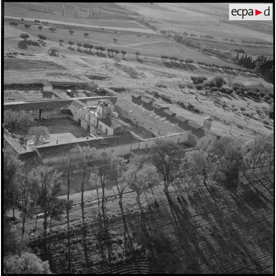 [Vue aérienne de la ferme d'Aïn Zerga.]