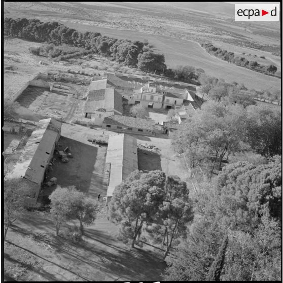 [Vue aérienne de la ferme d'Aïn Zerga.]