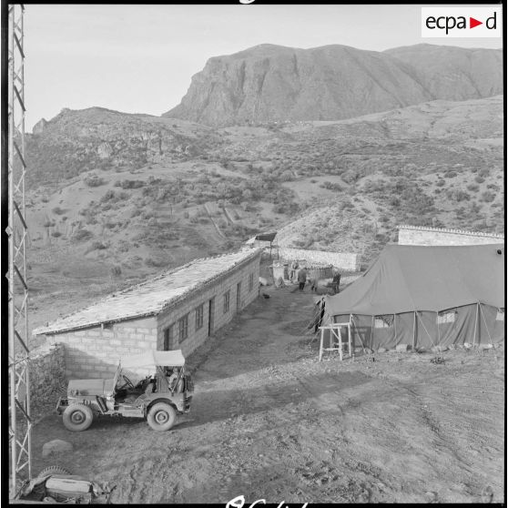 [Vue sur une partie du cantonnement du 2/8e RIM de Tissemiran-Bas et de ses alentours.]