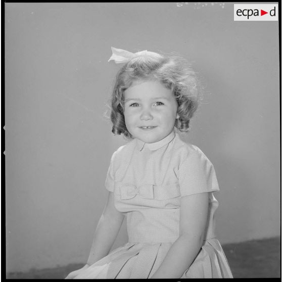[Portrait de type studio d'une enfant de Saïda.]