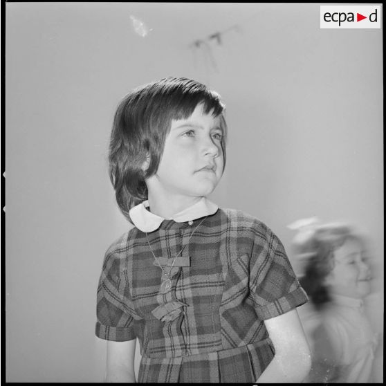 [Portrait de type studio d'une enfant de Saïda.]