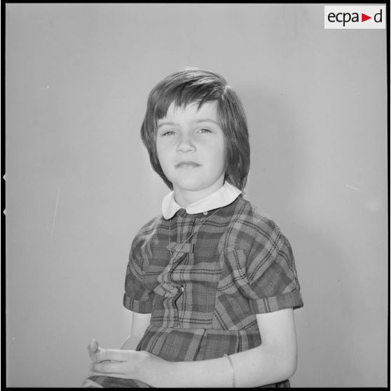 [Portrait de type studio d'une enfant de Saïda.]