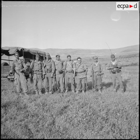 [Portrait de groupe de soldats d'un commando de chasse dans le secteur de Géryville.]