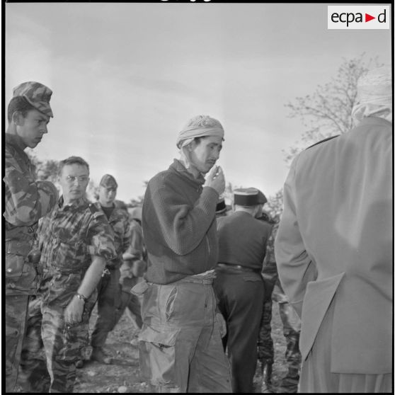 [Soldats du commando Georges attendant après une opération à Bourached.]