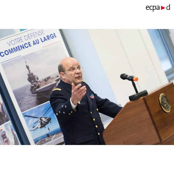 L'amiral Christophe Prazuck, CEMM (chef d'état-major de la Marine), adresse ses voeux aux unités parisiennes lors d'un discours dans un salon du ministère des Armées.