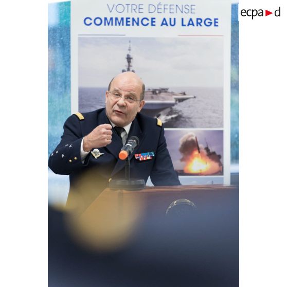 L'amiral Christophe Prazuck, CEMM (chef d'état-major de la Marine), adresse ses voeux aux unités parisiennes lors d'un discours dans un salon du ministère des Armées.