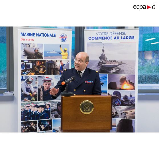 L'amiral Christophe Prazuck, CEMM (chef d'état-major de la Marine), adresse ses voeux aux unités parisiennes lors d'un discours dans un salon du ministère des Armées.