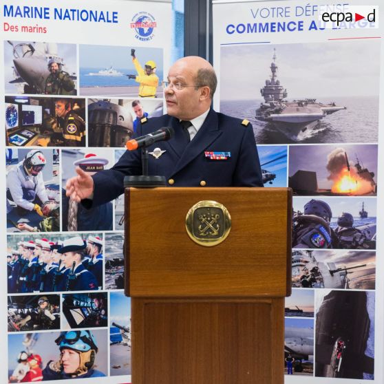L'amiral Christophe Prazuck, CEMM (chef d'état-major de la Marine), adresse ses voeux aux unités parisiennes lors d'un discours dans un salon du ministère des Armées.