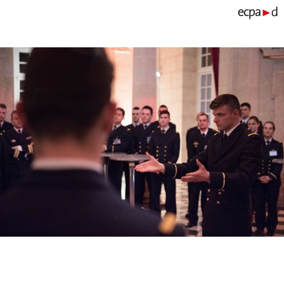 Prestation de la chorale des élèves-officiers de l'Ecole Navale de Brest lors du séminaire des grandes écoles militaires.