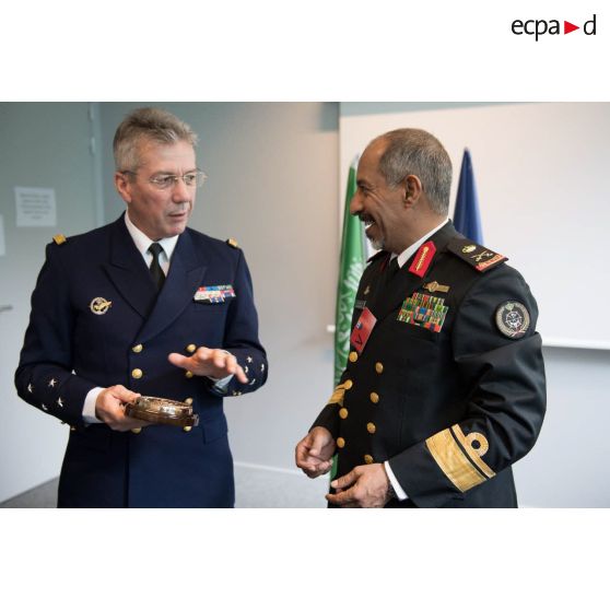 Le vice-amiral d'escadre Denis Béraud, major général de la Marine, dans le cadre de sa visite en délégation au Ministère des Armées.