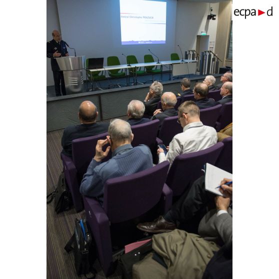 Exposé de l'amiral Christophe Prazuck, CEMM (chef d'état-major de la Marine), devant les membres de l'Alliance Navale lors d'une conférence sur la loi de programmation militaire à l'Ecole Militaire.