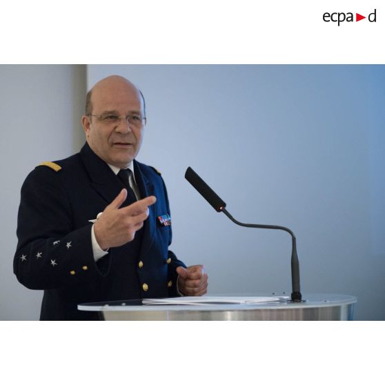 Exposé de l'amiral Christophe Prazuck, CEMM (chef d'état-major de la Marine), devant les membres de l'Alliance Navale lors d'une conférence sur la loi de programmation militaire à l'Ecole Militaire.