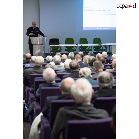 Exposé de l'amiral Christophe Prazuck, CEMM (chef d'état-major de la Marine), devant les membres de l'Alliance Navale lors d'une conférence sur la loi de programmation militaire à l'Ecole Militaire.