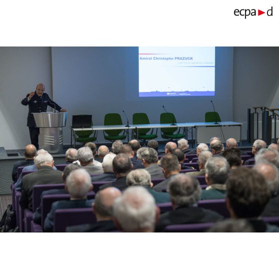 Exposé de l'amiral Christophe Prazuck, CEMM (chef d'état-major de la Marine), devant les membres de l'Alliance Navale lors d'une conférence sur la loi de programmation militaire à l'Ecole Militaire.