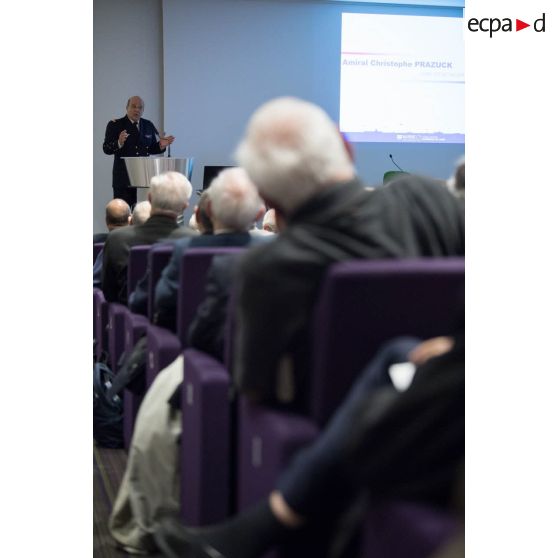 Exposé de l'amiral Christophe Prazuck, CEMM (chef d'état-major de la Marine), devant les membres de l'Alliance Navale lors d'une conférence sur la loi de programmation militaire à l'Ecole Militaire.