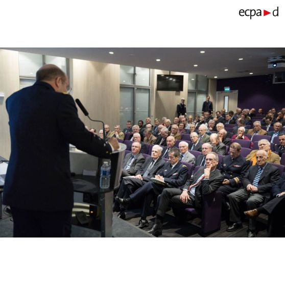 Exposé de l'amiral Christophe Prazuck, CEMM (chef d'état-major de la Marine), devant les membres de l'Alliance Navale lors d'une conférence sur la loi de programmation militaire à l'Ecole Militaire.