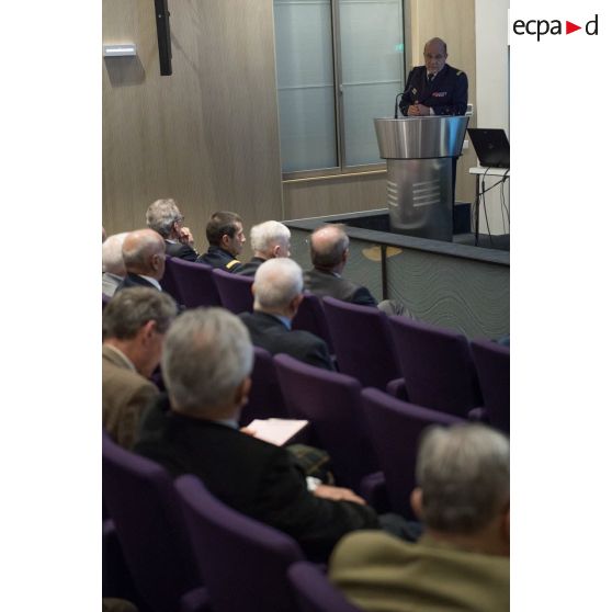 Exposé de l'amiral Christophe Prazuck, CEMM (chef d'état-major de la Marine), devant les membres de l'Alliance Navale lors d'une conférence sur la loi de programmation militaire à l'Ecole Militaire.