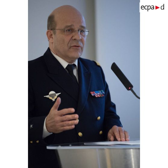 Exposé de l'amiral Christophe Prazuck, CEMM (chef d'état-major de la Marine), devant les membres de l'Alliance Navale lors d'une conférence sur la loi de programmation militaire à l'Ecole Militaire.