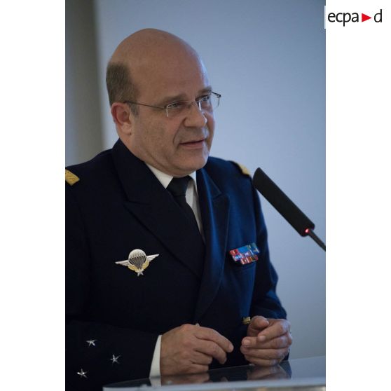 Exposé de l'amiral Christophe Prazuck, CEMM (chef d'état-major de la Marine), devant les membres de l'Alliance Navale lors d'une conférence sur la loi de programmation militaire à l'Ecole Militaire.