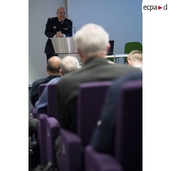 Exposé de l'amiral Christophe Prazuck, CEMM (chef d'état-major de la Marine), devant les membres de l'Alliance Navale lors d'une conférence sur la loi de programmation militaire à l'Ecole Militaire.