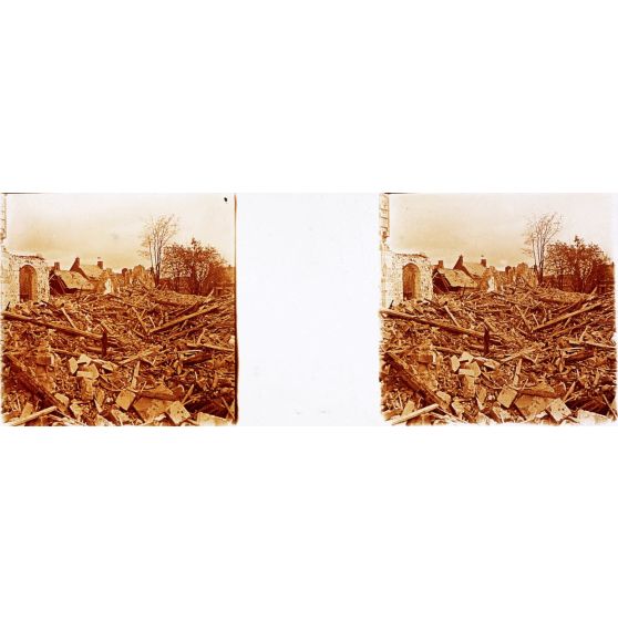 [Décombres d'un village.]