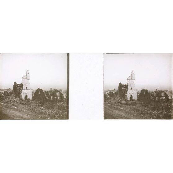 [Bâtiment en ruine.]