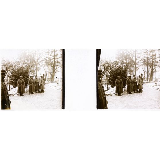 [Portrait de soldats dans la neige.]