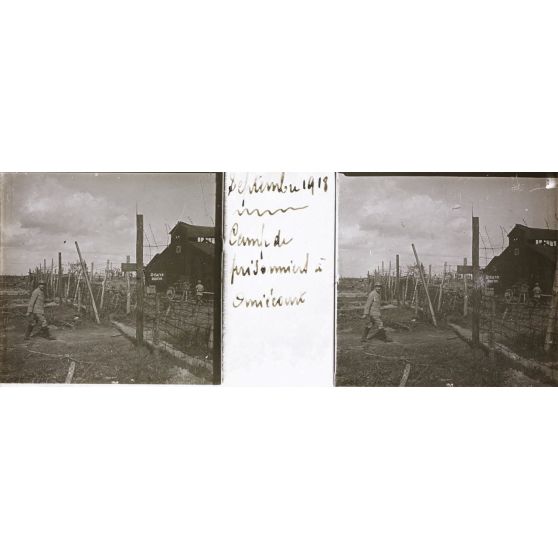 Septembre 1918. Camp de prisonniers à Omiécourt. [légende d'origine]
