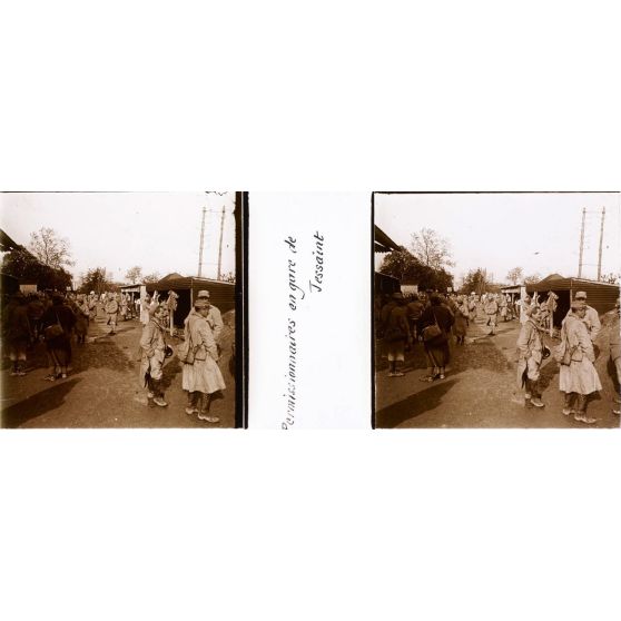 Permissionnaires en gare de Jessaint. [légende d'origine]