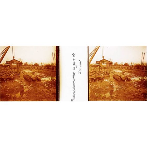 Permissionnaires en gare de Jessaint. [légende d'origine]