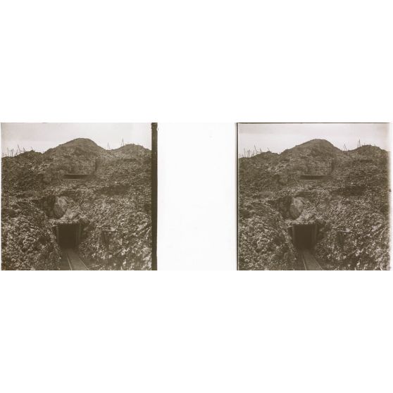 [Entrée d'un tunnel.]