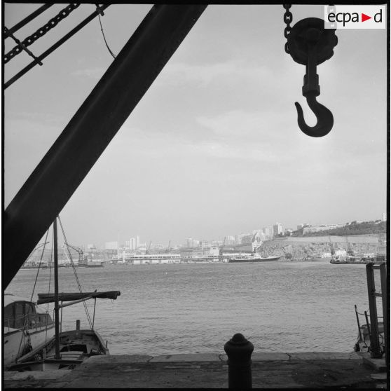 [Le port et la ville d'Oran.]