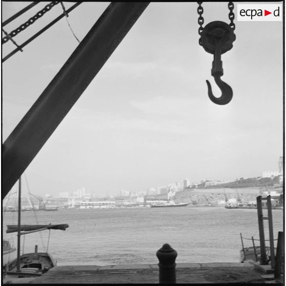 [Le port et la ville d'Oran.]